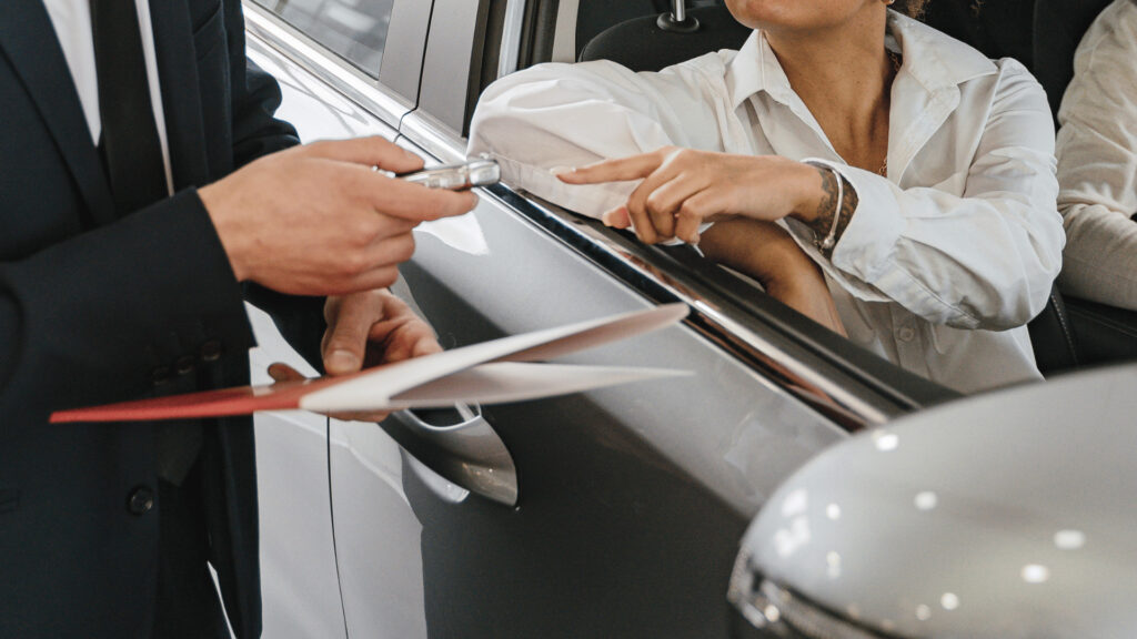 怪しい車買取業者が行う手口とは？起こり得るトラブル例と回避する方法を紹介