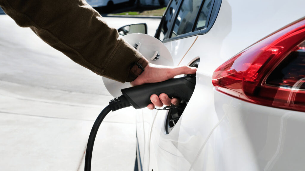 電気自動車（EV）の下取りは安い？その理由とEV買取で査定価格を上げるポイント