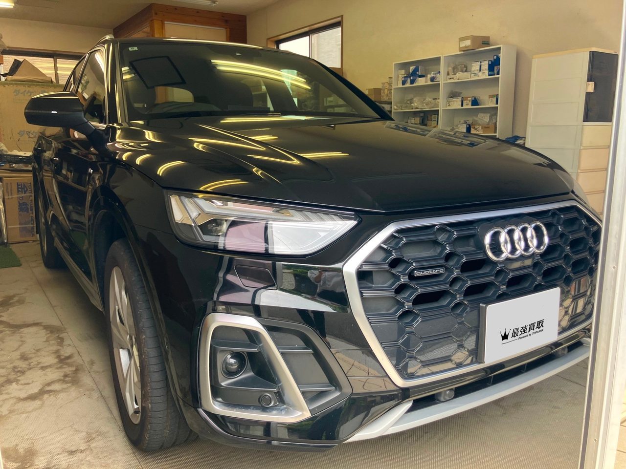 アウディ Q5のフロントグリルと灯火類