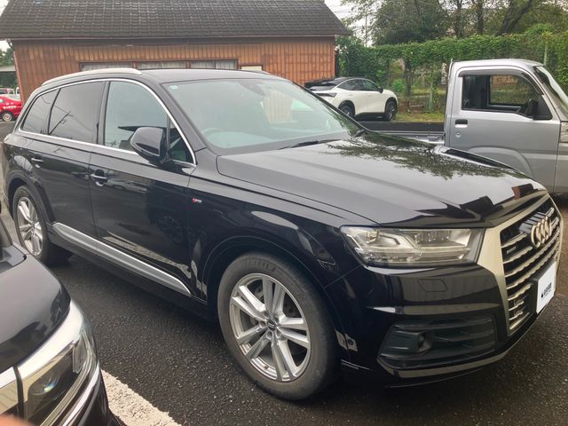 アウディ Q7