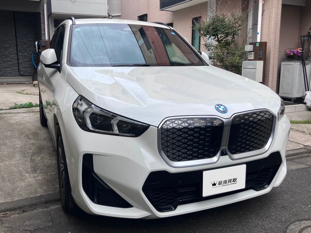 BMW  iX1
